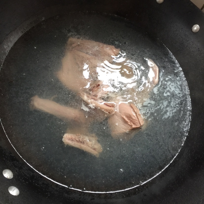 黑蒜松茸炖水鸭的做法图解6