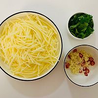 凉拌土豆丝的做法图解2