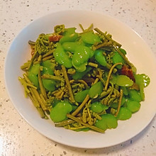 火腿蚕豆炒蕨菜