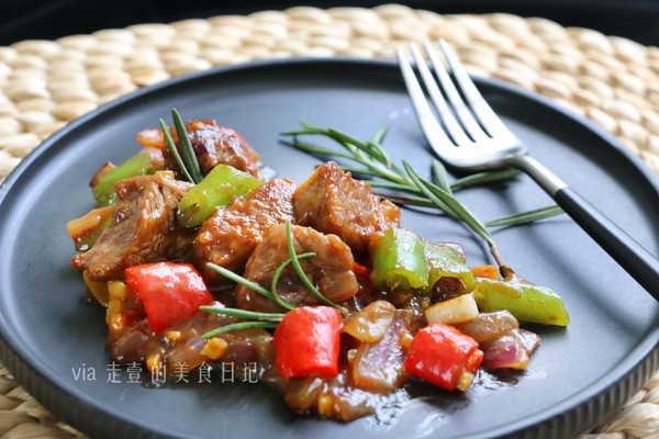 黑胡椒牛肉粒！去餐厅bi点它，在家自己做几分钟搞定~