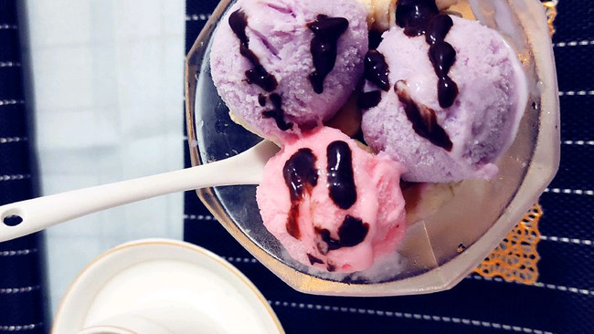 草莓香芋味冰淇淋的做法