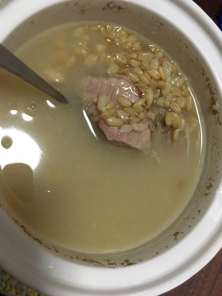 燕麦鱼胶排骨汤的做法
