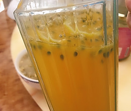 蜂蜜柠檬百香果汁的做法