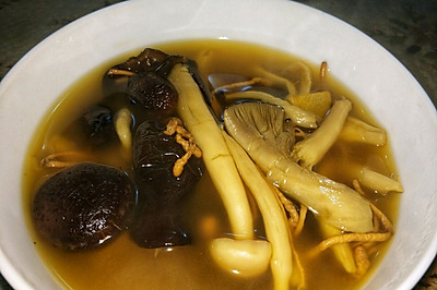 家常版养生菌汤