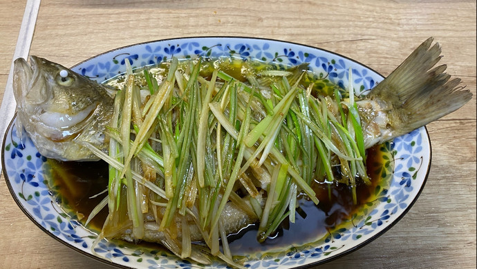 家常清蒸鲈鱼