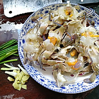 姜葱炒蟹的做法图解1