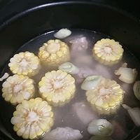 玉米莲藕排骨汤的做法图解4