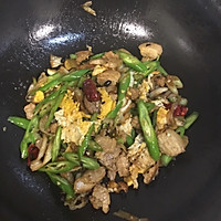 青椒鸡蛋炒肉的做法图解8