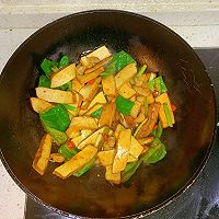 青椒炒香干的做法图解7