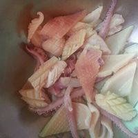 彩椒洋葱炒鱿鱼的做法图解1