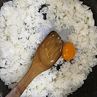 黄金酱油炒饭#美食美刻，乐享美极#的做法图解2