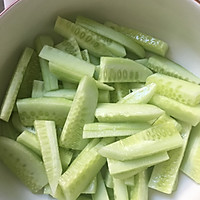 翡翠黄瓜条的做法图解1