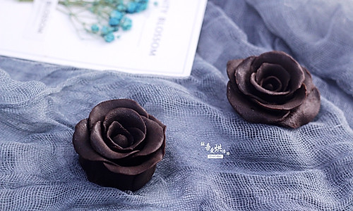 高贵冷艳的——巧克力玫瑰花的做法