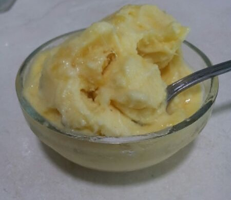 自制菠萝冰淇淋