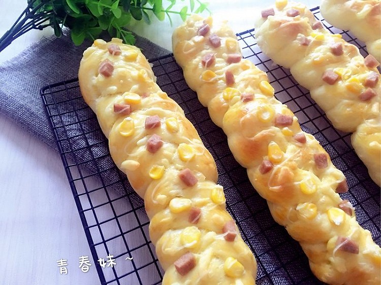 玉米火腿辫子面包的做法