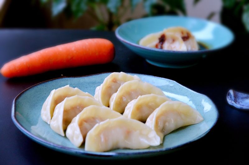 Steamed dumplings with carrot and pork