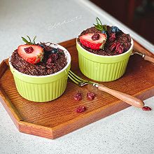 #莓语健康日记#超低卡无油无糖·蔓越莓可可香蕉微波炉蛋糕