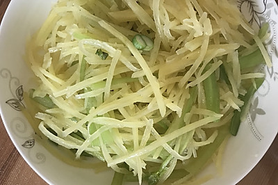 土豆丝炒芹菜