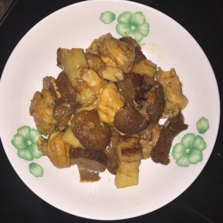 红烧肉炖猴头菇豆蔻的做法