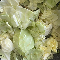手撕包菜炒五花肉的做法图解3
