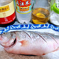 清蒸鲈鱼的做法图解1
