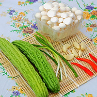 鲜菌炒苦瓜的做法图解1
