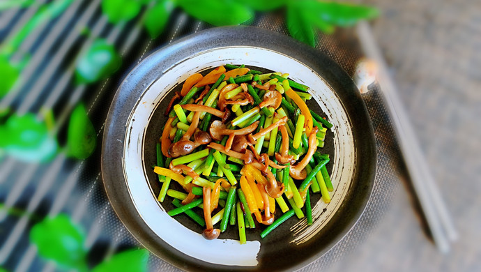蘑菇炒蒜薹