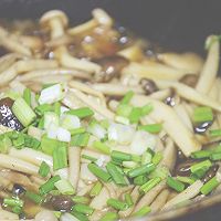 围山公社浏阳菜：茶油焖杂菌的做法图解5
