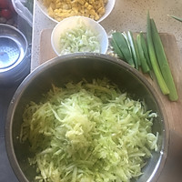 西葫芦鸡蛋饺子的做法图解1