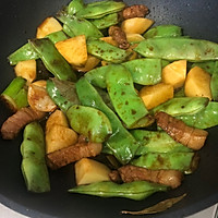 东北油豆角焖烧土豆红烧肉的做法图解6