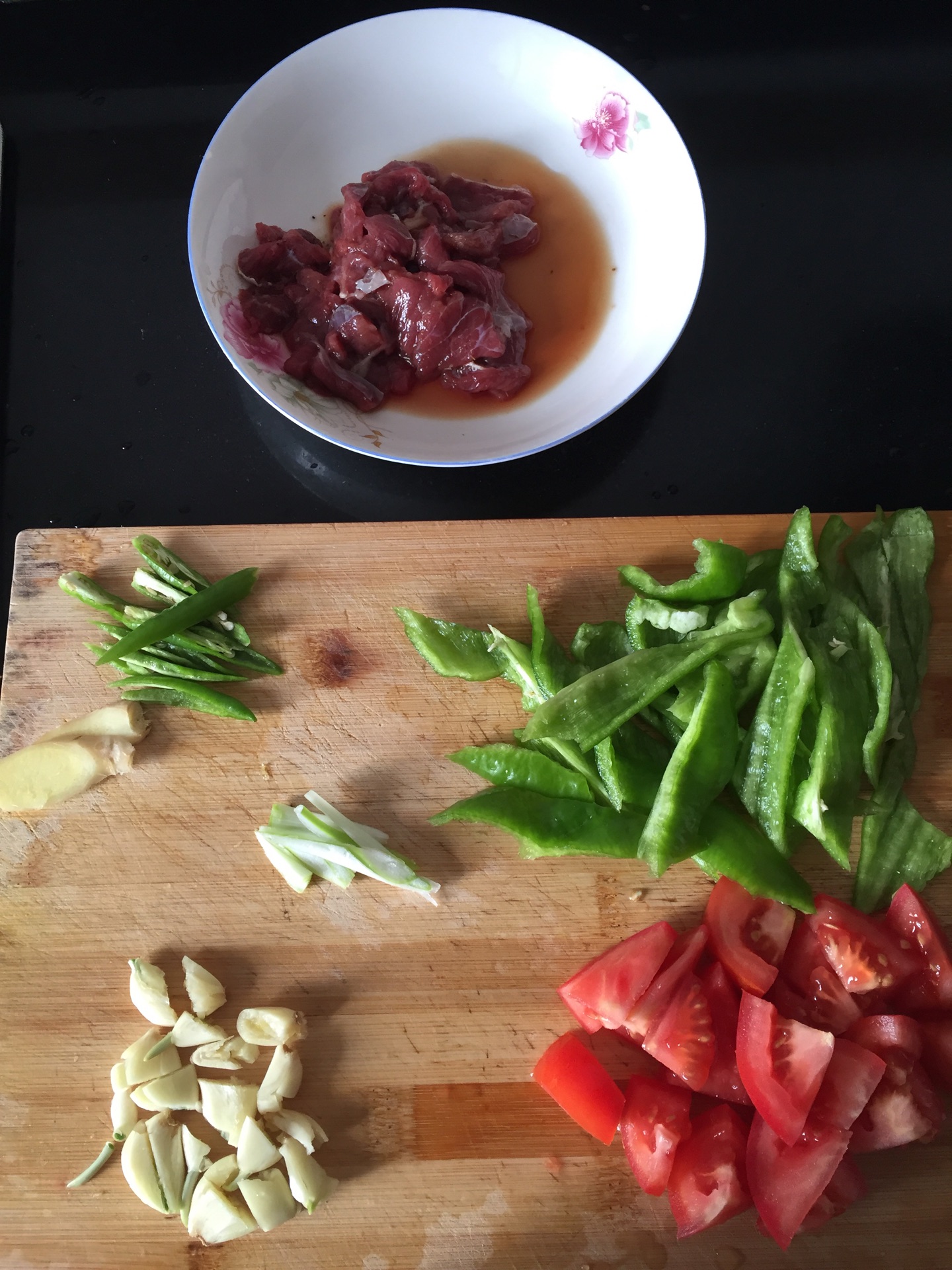[食譜] 青椒炒牛肉片。簡易便當菜料理 | 西西烹飪筆記