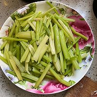 西芹炒百合的做法图解2