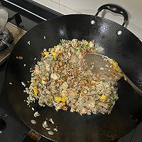 水蜜桃海鲜铁板炒饭的做法图解11