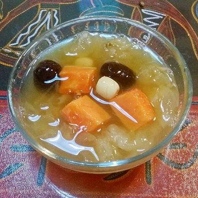 宝宝辅食菜谱：非常简单的木瓜百合银耳莲子粥（高压锅做法）
