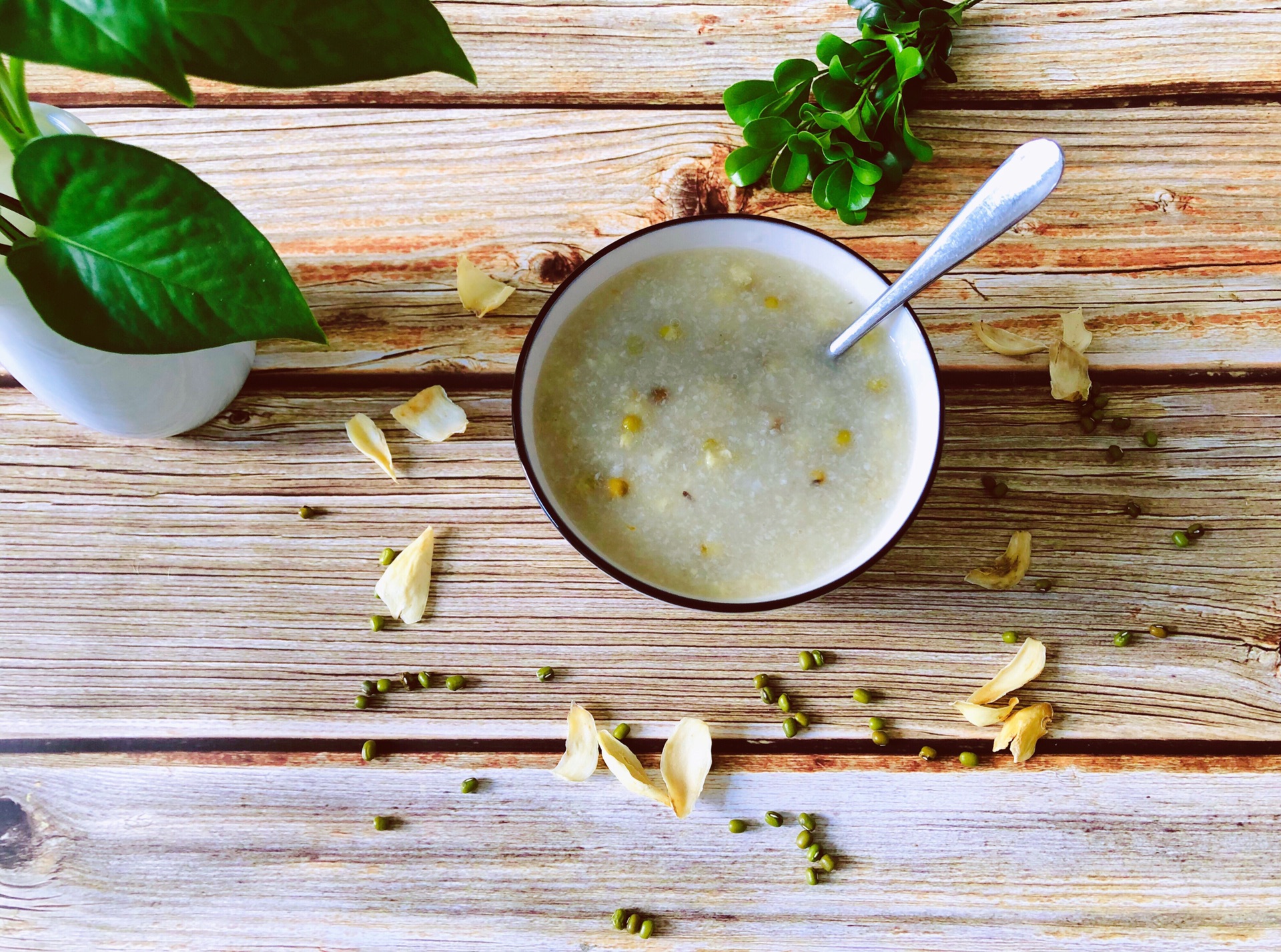 Lily and mung bean congee