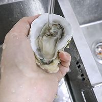 蒜蓉蒸生蚝的做法图解1