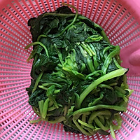 银耳拌菠菜的做法图解1