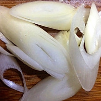 大白菜炒肥肠的做法图解3