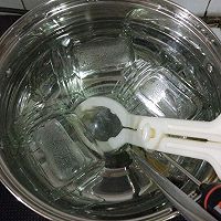 抓住夏天的尾巴，轻松制作美味健康的芒果香蕉思慕雪的做法图解1