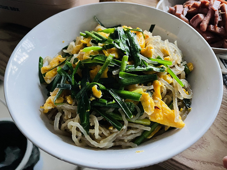 鸡蛋炒粉条的做法