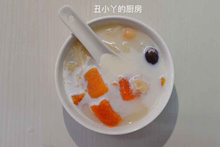 木瓜炖牛奶｜保持女生年轻的秘诀的做法