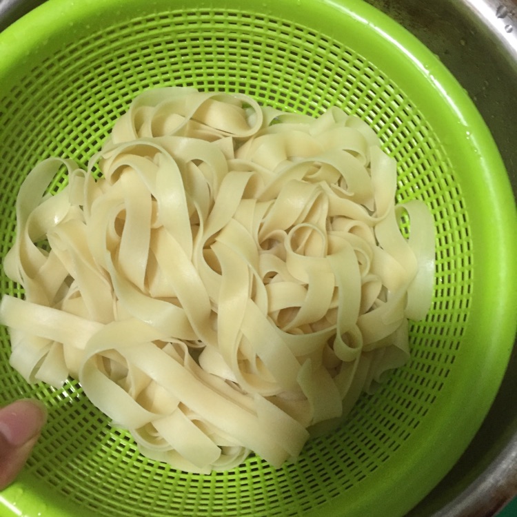 茄汁炒面的做法图解3