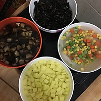 腊肠焖饭（腊肉饭）、（腊味饭）的做法图解1