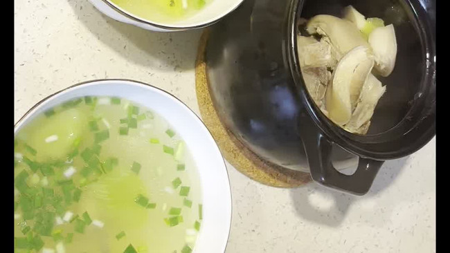 莴苣竹笋蹄膀肉汤面的做法
