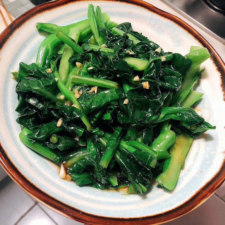 秒杀饭店的自制凉拌芥兰的做法