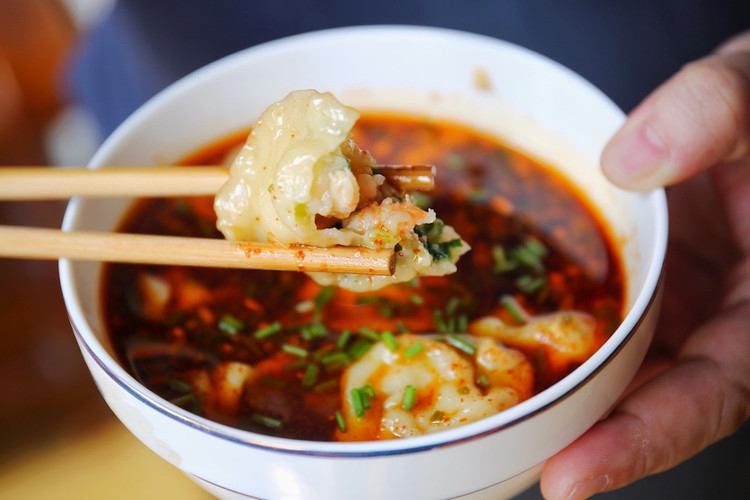 酸汤北极虾水饺的做法