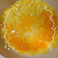 虾米火腿肠炒鸡蛋的做法图解3