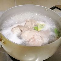 羊肚菌椰子猪肚汤的做法图解3