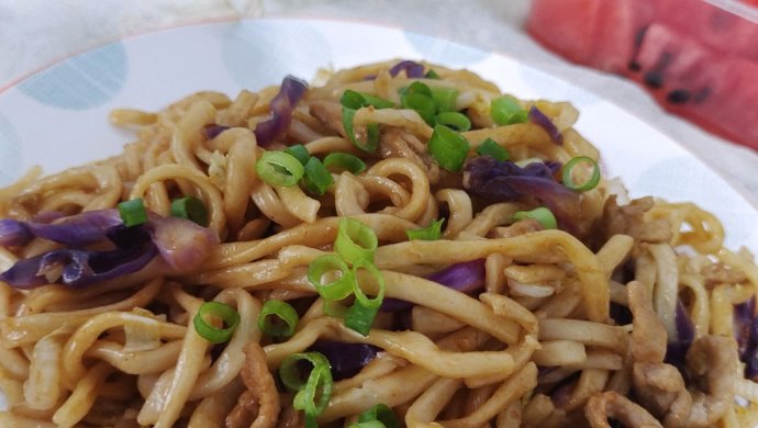 肉丝紫甘蓝炒面