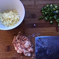 肉末蒜香茄子的做法图解1